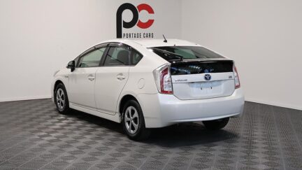 2013 Toyota Prius S Model / Push Start / Reversing Camera image 335111