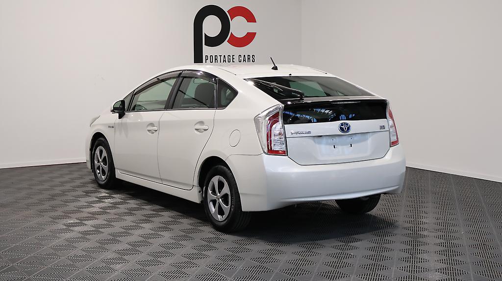 2013 Toyota Prius S Model / Push Start / Reversing Camera image 335111
