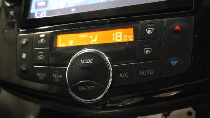 2014 Nissan Serena Highway Star S-Hybrid image 334097