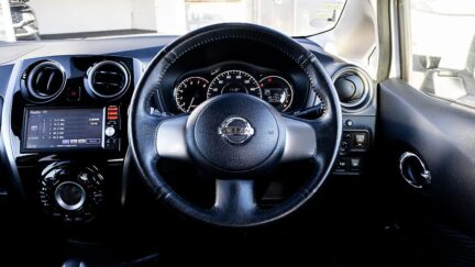 2014 Nissan Note Aero Style Emergency Brake image 332488