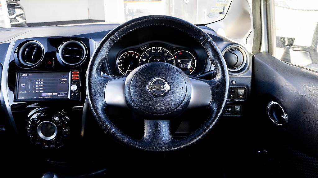 2014 Nissan Note Aero Style Emergency Brake image 332488