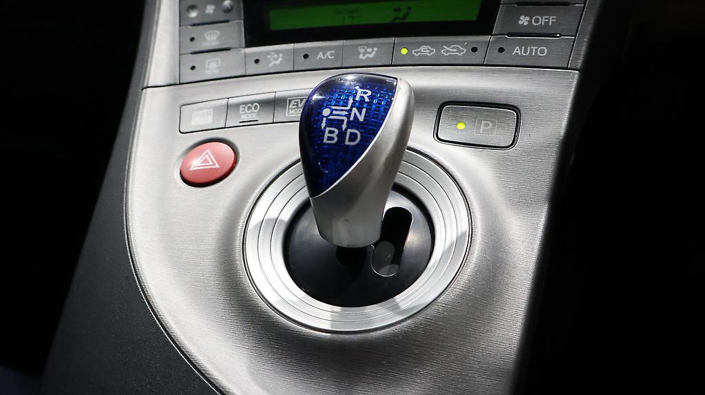 2012 Toyota Prius S Model ** Push Start with Alloys image 333255