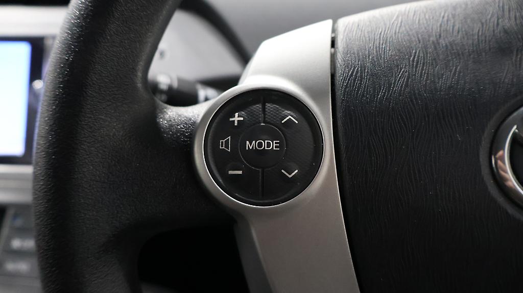 2013 Toyota Prius S Model / Push Start / Reversing Camera image 335126