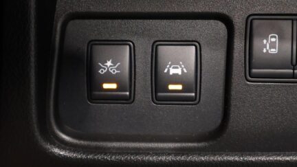 2014 Nissan Serena Highway Star S-Hybrid image 331783