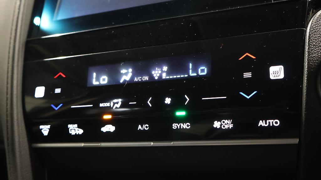 2015 Honda Shuttle Hybrid Z image 331347