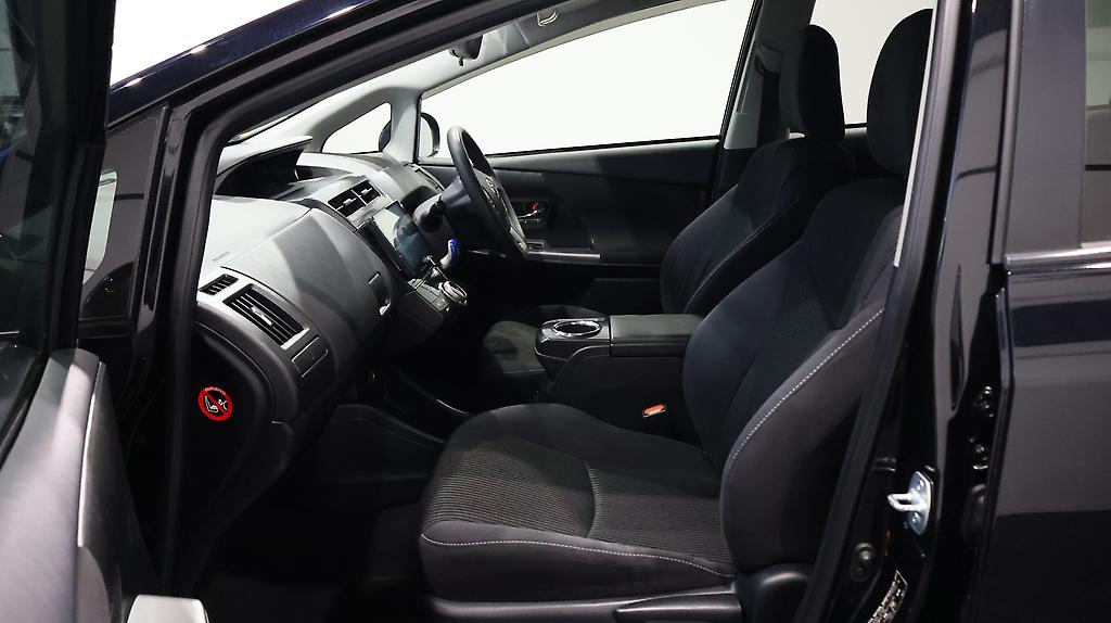 2018 Toyota Prius ALPHA image 335721