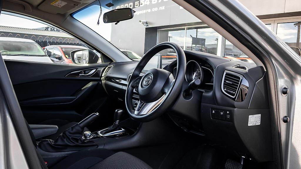 2014 Mazda Axela Low KMS! 15 S Push start, I stop image 331555