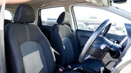 2014 Nissan Note Aero Style Emergency Brake image 332485