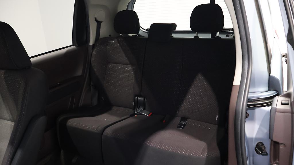 2013 Toyota Spade F Model image 336028