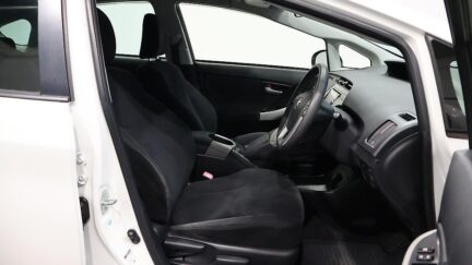 2013 Toyota Prius S Model / Push Start / Reversing Camera image 335118