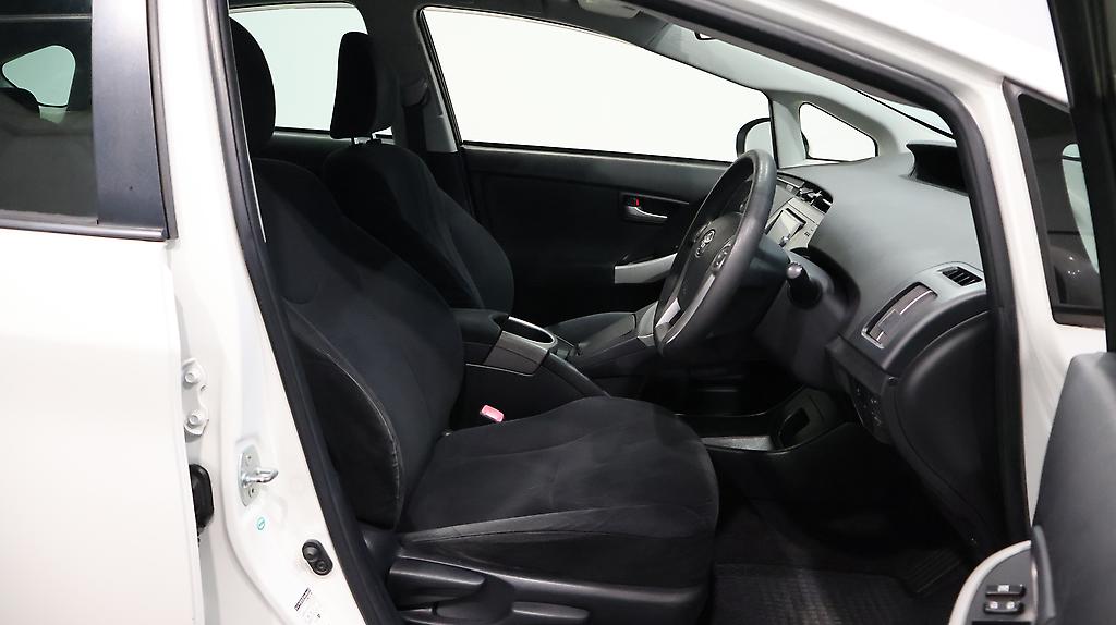 2013 Toyota Prius S Model / Push Start / Reversing Camera image 335118