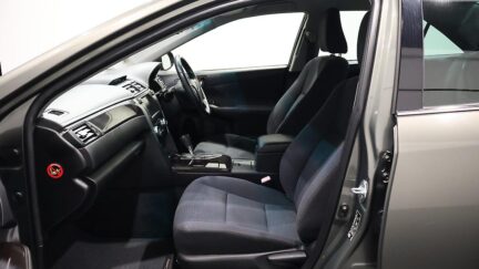 2012 Toyota Camry Hybrid G Package with Cruise Control image 340340