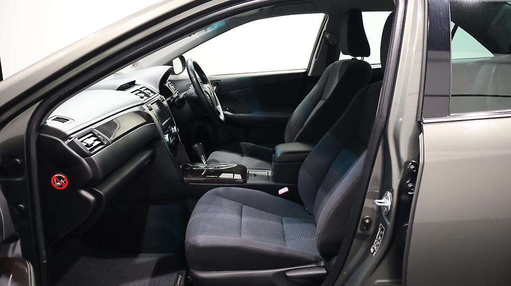 2012 Toyota Camry Hybrid G Package with Cruise Control image 340340