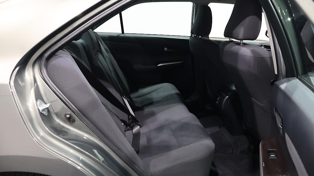 2012 Toyota Camry Hybrid G Package with Cruise Control image 340342