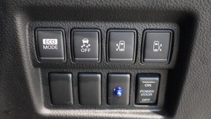 2013 Nissan Elgrand 250 Highway Star Urban Chrome image 336227