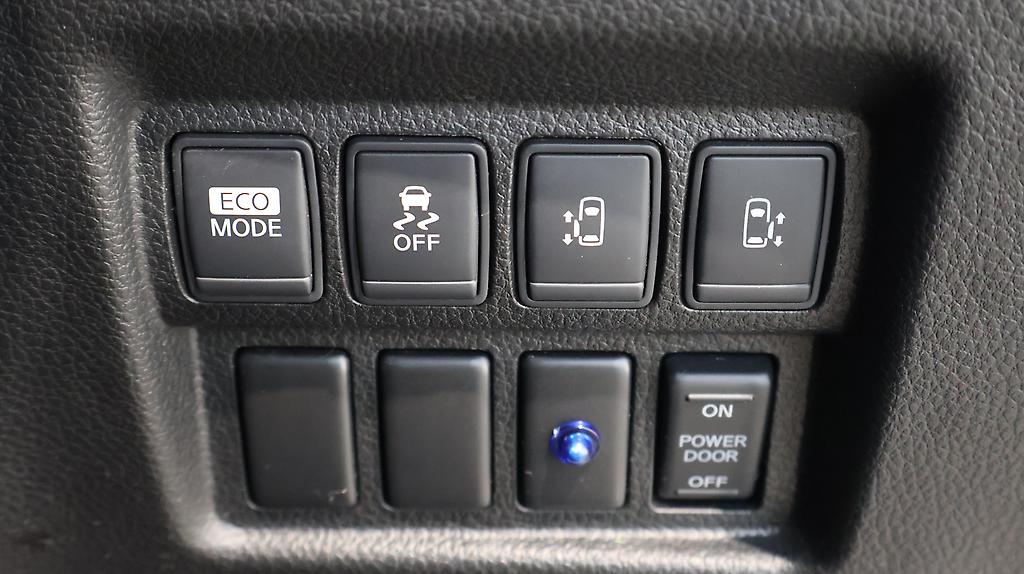2013 Nissan Elgrand 250 Highway Star Urban Chrome image 336227