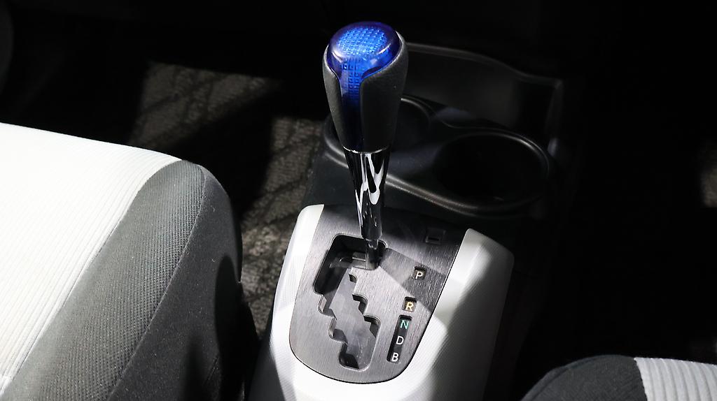 2012 Toyota Aqua Push Button Start image 338328
