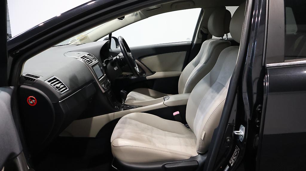 2013 Toyota Avensis Wagon Push Start with Cruise Control image 339459