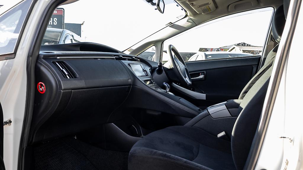 2013 Toyota Prius S Model / Push Start / Hybrid image 338465