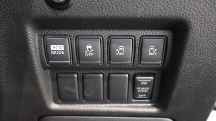 2013 Nissan Elgrand 250 Highway Star image 337428