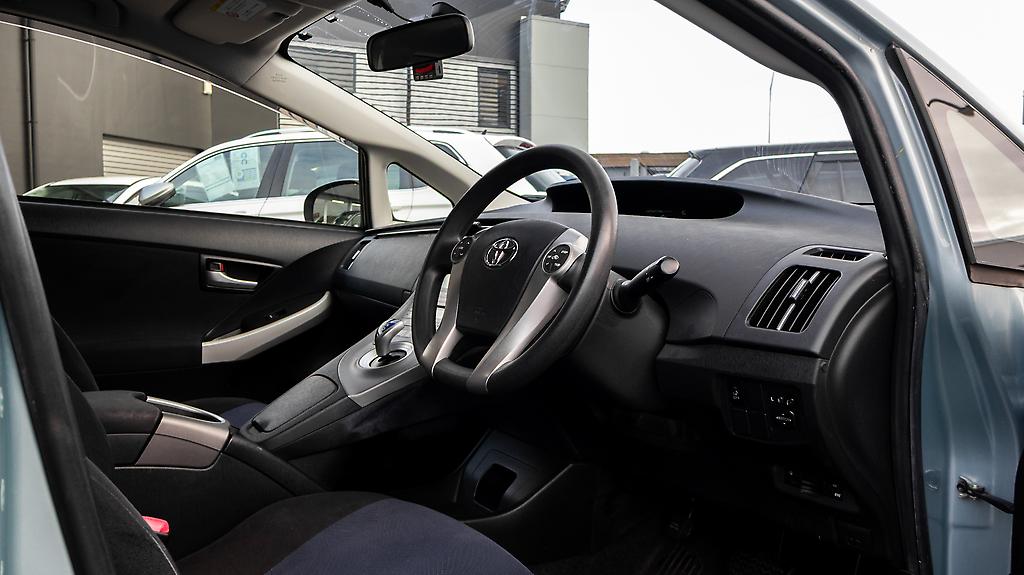 2012 Toyota Prius S Model / Push Start / Hybrid image 339173