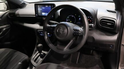 2020 Toyota Yaris Push Button Start + Reverse Camera image 340505