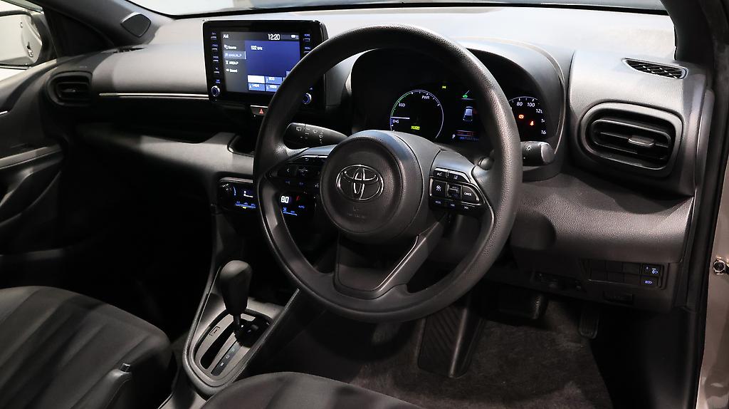 2020 Toyota Yaris Push Button Start + Reverse Camera image 340505