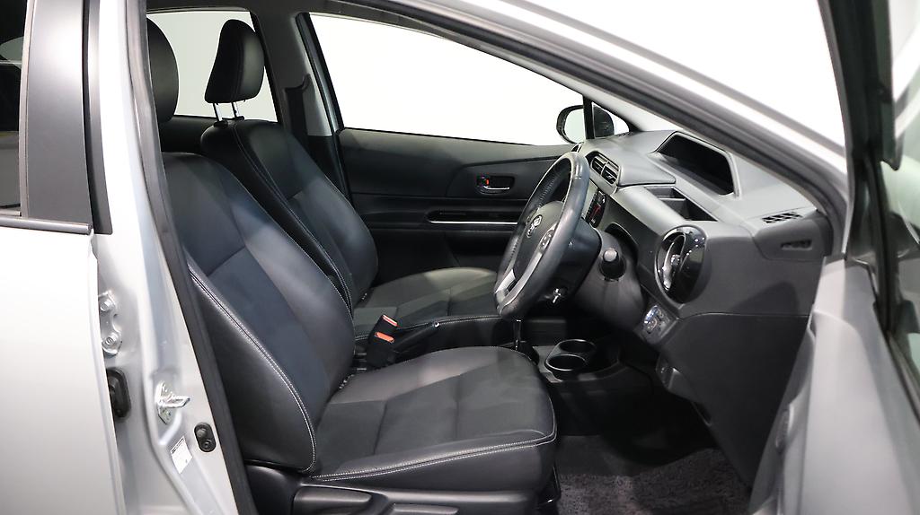 2015 Toyota Aqua G Black Leather Selection image 339285