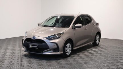 2020 Toyota Yaris Push Button Start + Reverse Camera image 340495