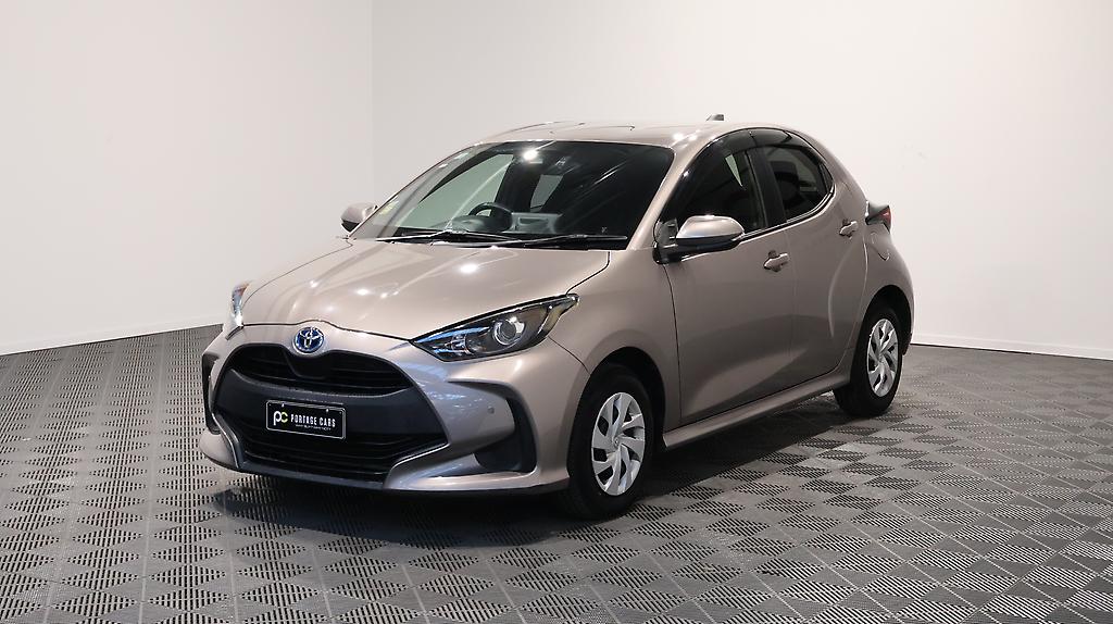 2020 Toyota Yaris Push Button Start + Reverse Camera image 340495
