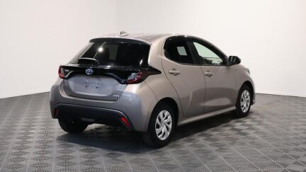 2020 Toyota Yaris Push Button Start + Reverse Camera image 340497
