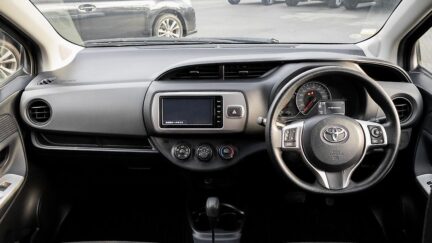 2015 Toyota Vitz Push start,Traction control I stop image 340053