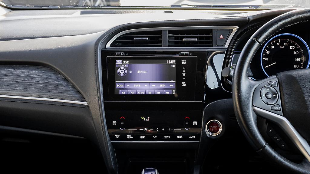 2015 Honda Shuttle Hybrid Z image 337240