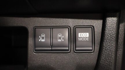2013 Nissan Serena Hybrid Highway Star image 339538