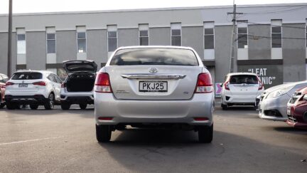 2013 Toyota Corolla AXIO Fielder Sedan Version image 340432