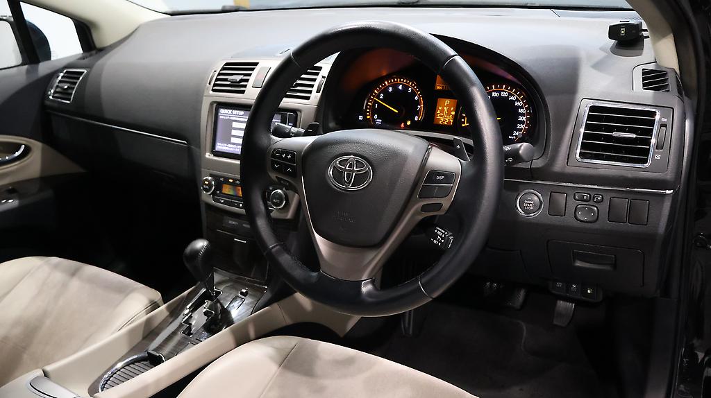 2013 Toyota Avensis Wagon Push Start with Cruise Control image 339464