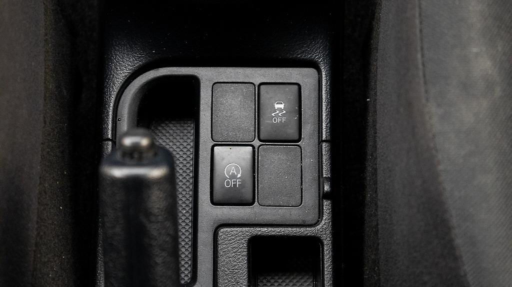 2015 Toyota Vitz Push start,Traction control I stop image 340059