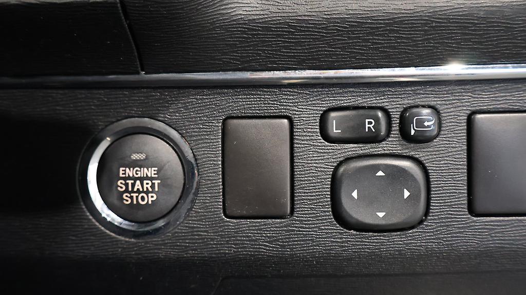 2013 Toyota Avensis Wagon Push Start with Cruise Control image 339469