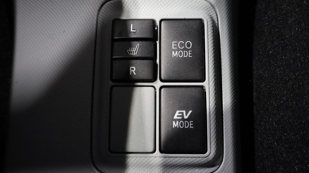 2012 Toyota Aqua S Model + Alloys image 339815