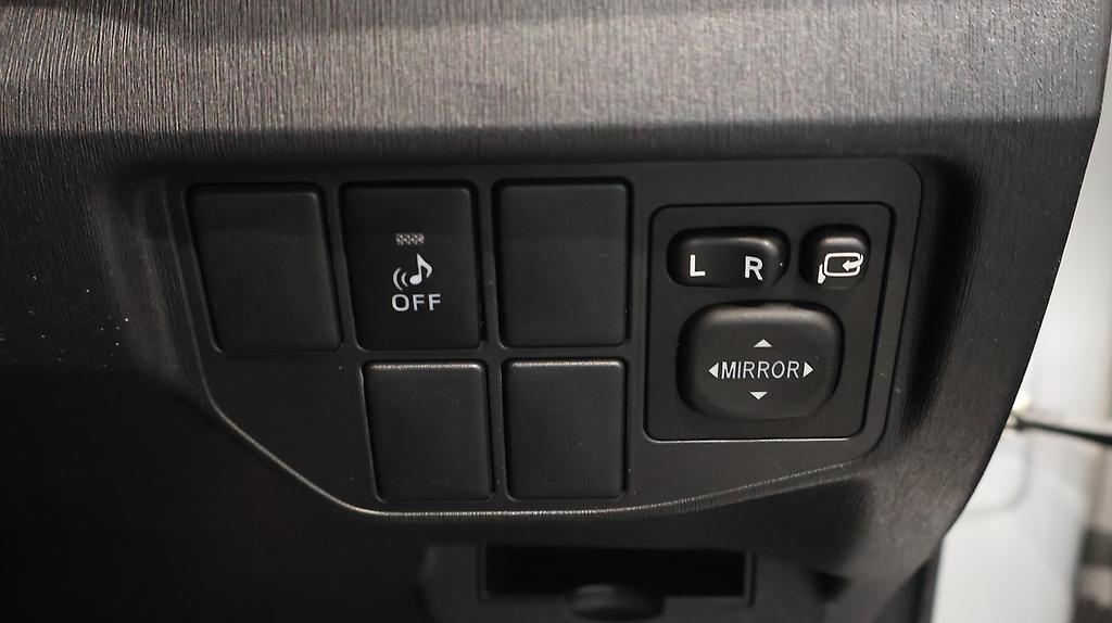 2013 Toyota Prius S Model image 339156