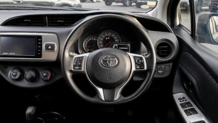 2015 Toyota Vitz Push start,Traction control I stop image 340061