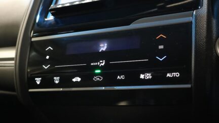 2014 Honda Fit Hybrid F Package image 338615