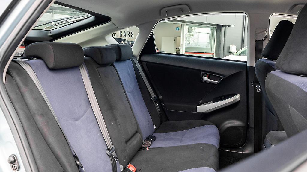 2012 Toyota Prius S Model / Push Start / Hybrid image 339171