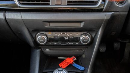 2014 Mazda Axela 15S – 6sp Manual image 336528