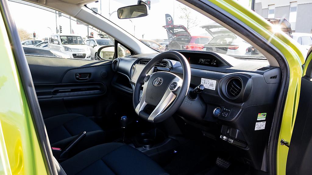 2015 Toyota Aqua Push Start with NZ Stereo Apple Carplay and Andriod Auto image 339748