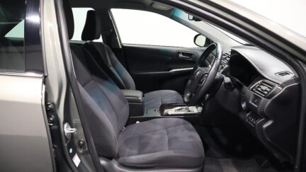 2012 Toyota Camry Hybrid G Package with Cruise Control image 340343