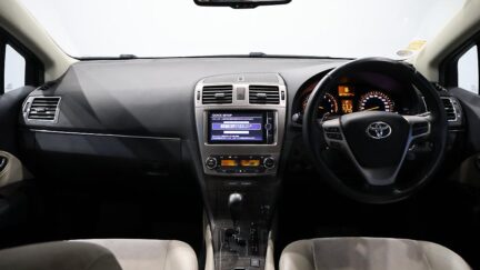 2013 Toyota Avensis Wagon Push Start with Cruise Control image 339463