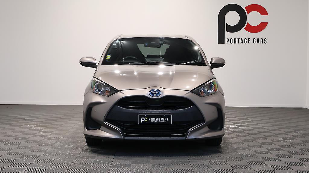 2020 Toyota Yaris Push Button Start + Reverse Camera image 340494