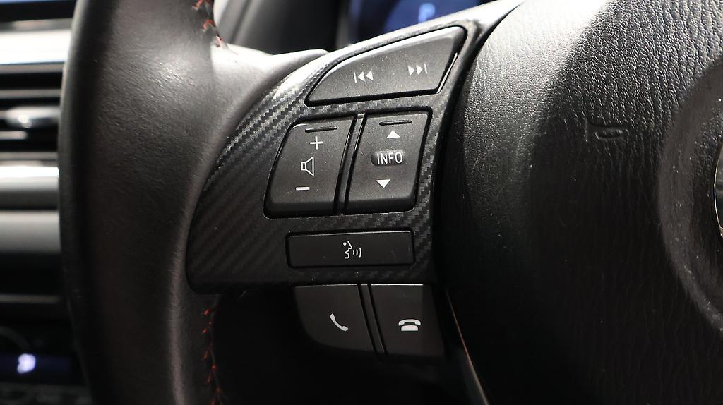 2015 Mazda Axela Sports 20S Touring image 337691