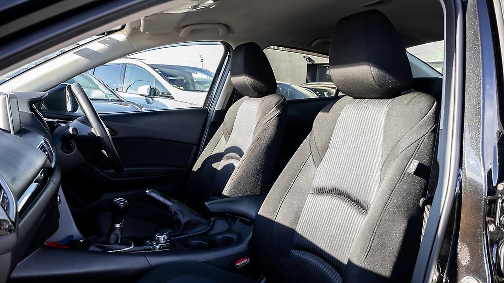 2014 Mazda Axela 15S – 6sp Manual image 336533